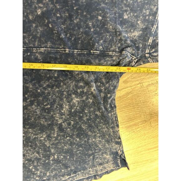 PINK Victoria's Secret Varsity Crew Neck T-Shirt Blue Acid Washed Size XL - Picture 5 of 6